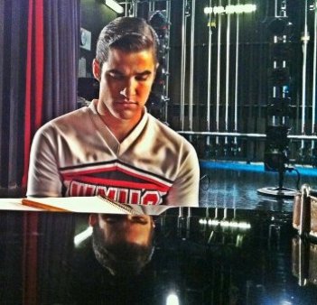 Glee-Blaine-cheerios.jpg