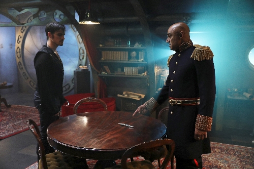 10-OUAT-6.6-HookCaptainNemo.jpg