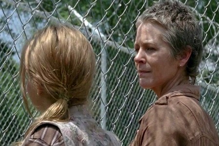 walking-dead-carol-lizzie.jpg