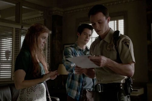 Teen_Wolf_Season_4_Episode_6_Orphaned_Lydia_and_Stiles_show_Parrish_his_name.jpg