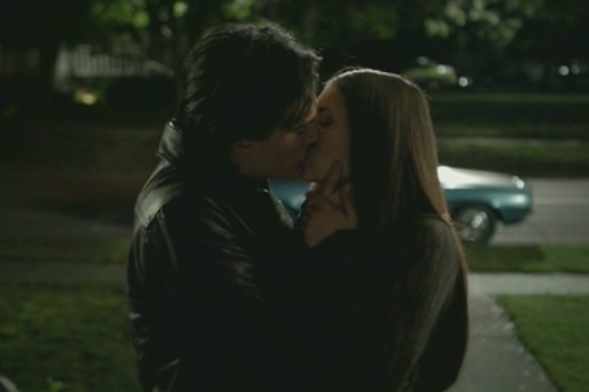 ELENA E DAMON - THE REAL FIRST KISS - 