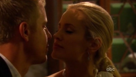 emily-sean-kiss-ep4.jpg