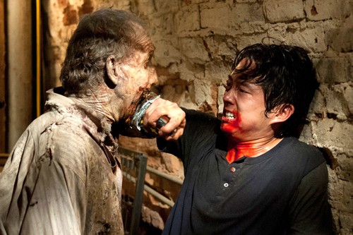 glenn-walking-dead-surviving-03.jpg