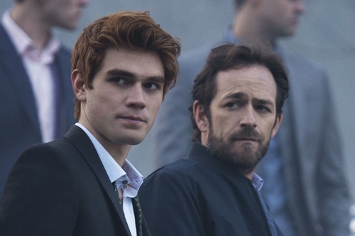 riverdale-archie-dad-focus-shift.jpg