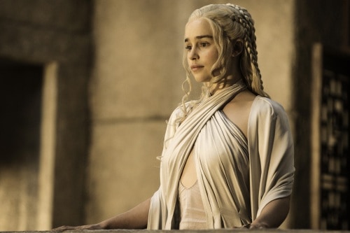 xemilia-clarke-as-daenerys-targaryen-game-of-thrones-s5.jpg.pagespeed.ic.qiOKTO2aG3.jpg