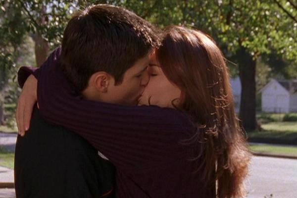 Nathan and Haley&rsquo;s First Kiss
