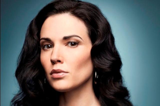 Laura Mennell