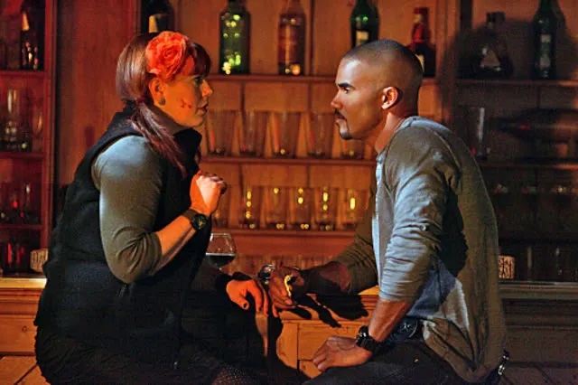Morgan comforts Garcia in Criminal Minds Season 5 Episode 21