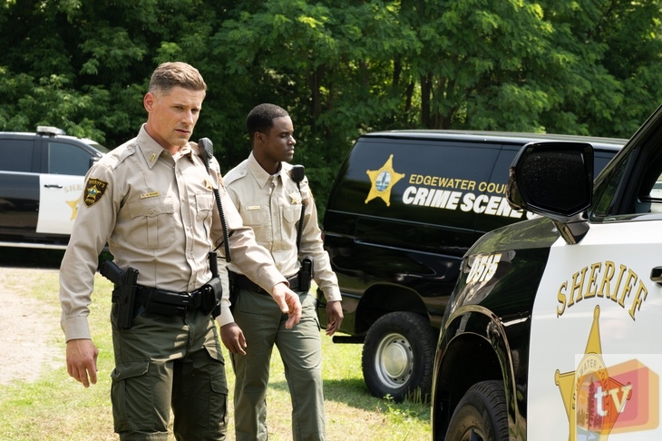 Sheriff Country S1E5: “Expecting Trouble.” (Pictured: Matt Lauria as Boone and Darnell Bartholomew as Deputy Cliff Owens)