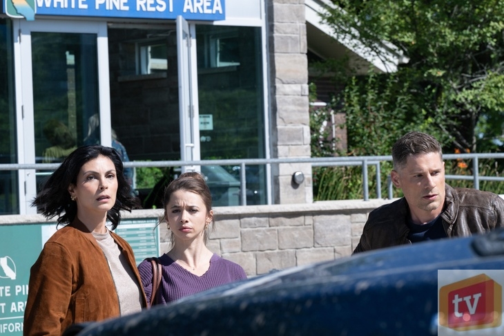 Sheriff Country S1E5: “Expecting Trouble.”  (Pictured: Morena Baccarin as Sheriff Mickey Fox, Emma Sofia as Val Fulton and Matt Lauria as Boone)