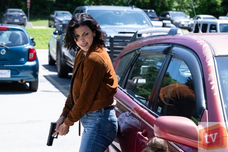 Sheriff Country S1E5: “Expecting Trouble.” (Pictured: Morena Baccarin as Sheriff Mickey Fox)