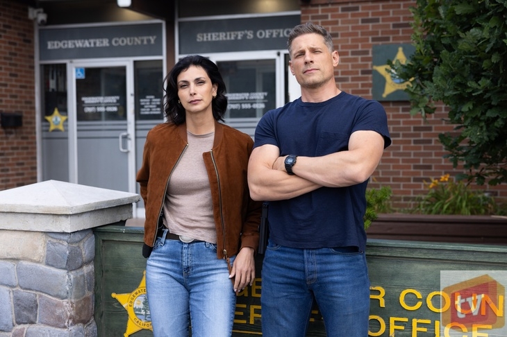 Sheriff Country S1E5: “Expecting Trouble.” (Pictured: Morena Baccarin and Matt Lauria)