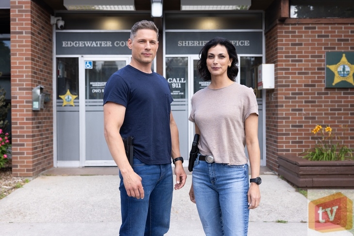 Sheriff Country S1E5: “Expecting Trouble.” (Pictured: Matt Lauria and Morena Baccarin)