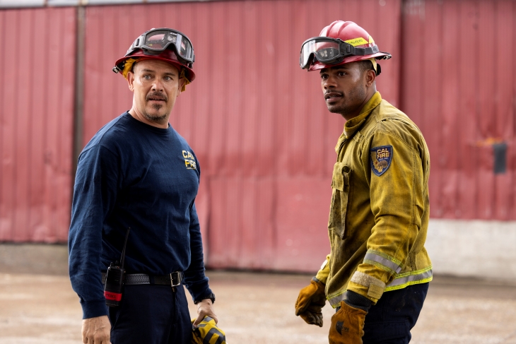 Fire Country S4E4 - Kevin Alejandro as Manny Perez and Jordan Calloway as Jake Crawford